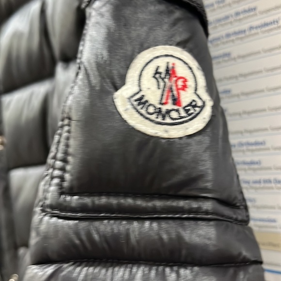 Moncler jacket/ Authentic - Picture 5 of 8